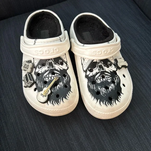 CROCS Shoes Luke Combs X Crocs Classic Fur Lined Clog Skull